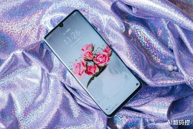 华为p30@昔日华为高端旗舰，沦落为中端机，128GB+6.1寸小屏