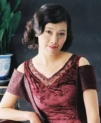 「贾妮」堪称复仇最成功的女人：同居8年不娶我？为报复，怒嫁对方兄弟