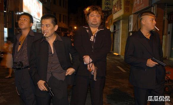 黄渤|他被黄渤捧红片酬翻10倍，却醉酒身亡，美貌妻子改嫁老外生活滋润