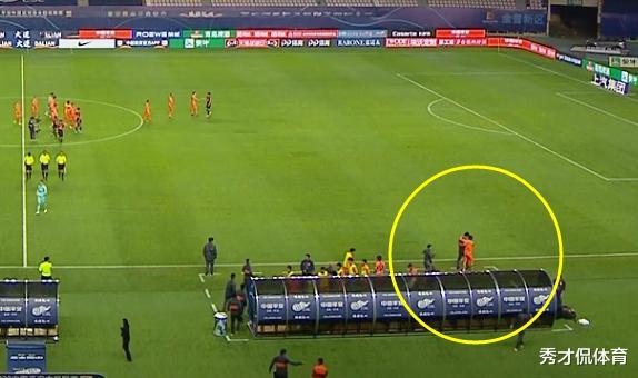 蒿俊闵|负责的队长!有谁注意,与深圳赛后蒿俊闵单独拉李霄鹏进行交流