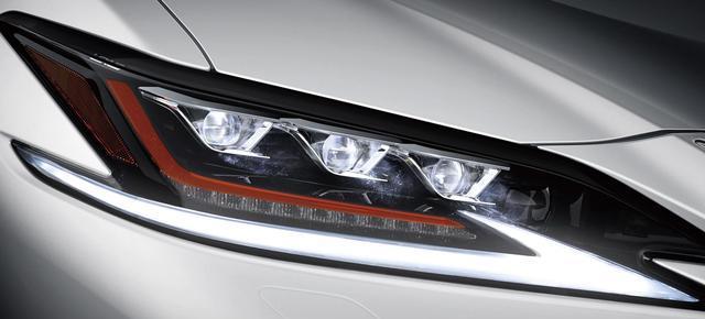 es300h|看了雷克萨斯ES 300h臻享版价格后，还是宝马5系香？