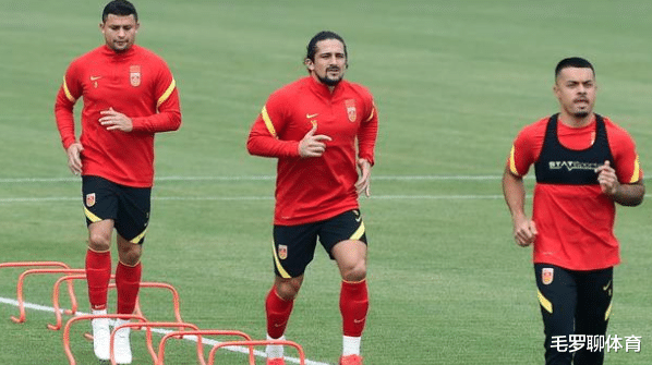 巴西队@中巴友谊深，国足球王送1.8亿巴西巨星战袍，网友：世界杯真稳了