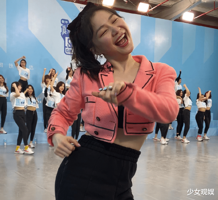 金靖@《青2》金靖跳主题曲舞,以为她开玩笑,看到舞蹈动作爱了爱了