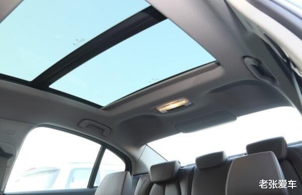 宝马1系|没白等,售价19.88万跌到14万,开出去,档次碾压迈腾帕萨特