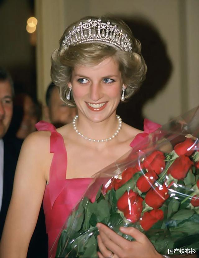 发型|发型有多重要？戴安娜长发似平民媳妇，剪短头发后气质大变成经典