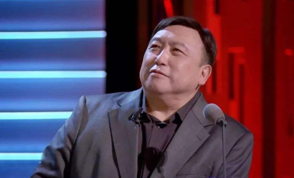 周星驰@王晶请周星驰客串，一共拍了9天戏，结果被剪成了男一号