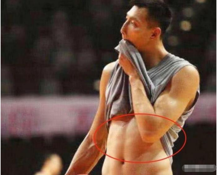 #女排#看了女排队长腹肌，男篮队长腹肌，国足队长腹肌，你有什么感想