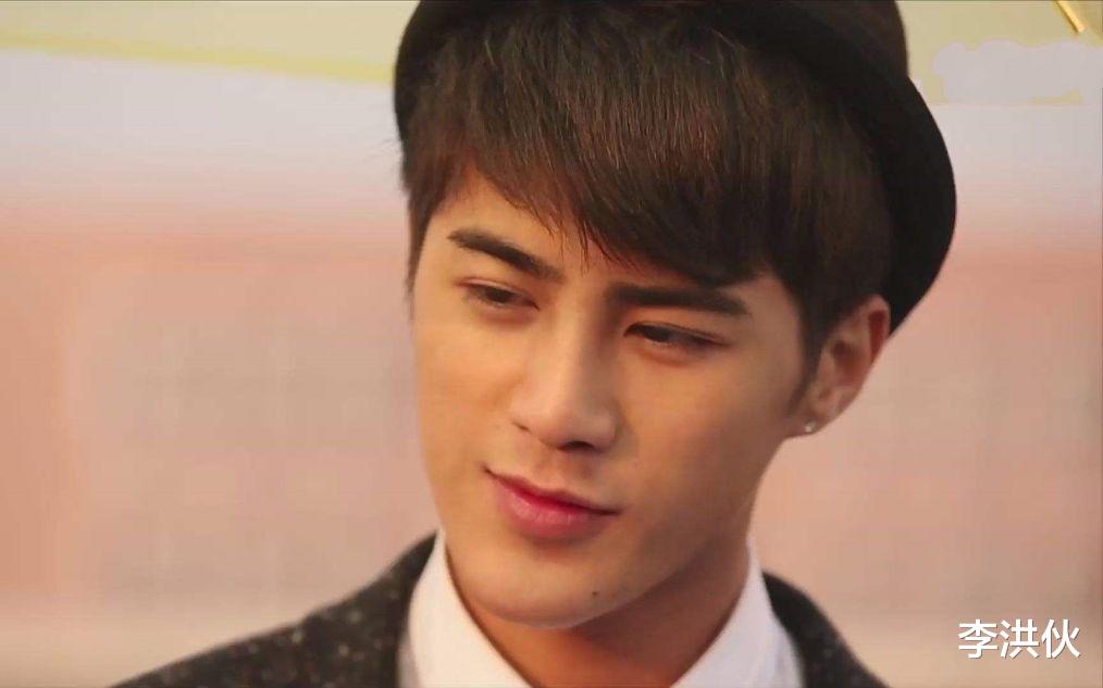 长着花花公子的脸实则痴情男,曾被罗志祥鼓励追爱,如今婚姻幸福