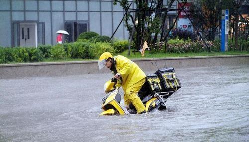 美团|美团小哥不满公司制度，网络质问老板王兴，替王兴回答外卖员疑问