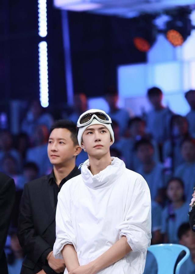 王一博|汪涵不在天天向上全垮，钱枫大张伟像嘉宾，王一博滴水不露难看透