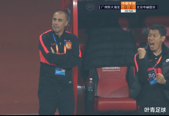 北京国安|韩国主裁不看VAR,直接吹点球!国安急了:5人围上,抗议无效