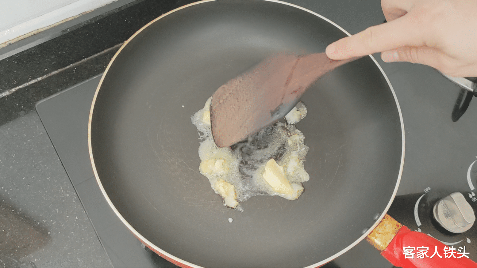 [牛肉]一款摆摊很火的美食，教你在家做，一次10个不够吃，便宜又好吃