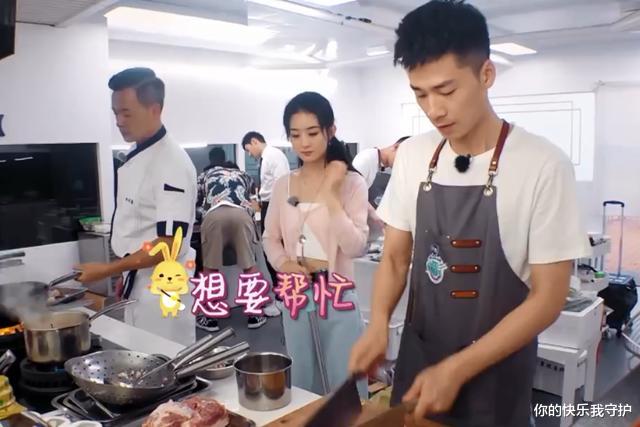 李浩菲|赵丽颖李浩菲同穿露脐装,却被凸起的肚皮抢镜,生没生娃区别真大