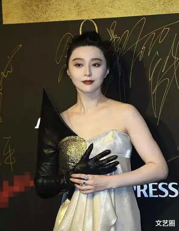 |范冰冰走红毯颜值大跌被P成美甲贴，网友分析其变丑原因：整牙和改变发际线