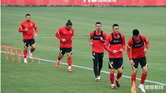 国足@国足后防线面临补强,李铁或仿效恩师里皮用人,昔日国足福将恐遭弃用