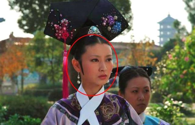 沈眉庄|“沈眉庄”新剧大变样，穿起唐装梳高髻挑战反派角色，美得不敢认