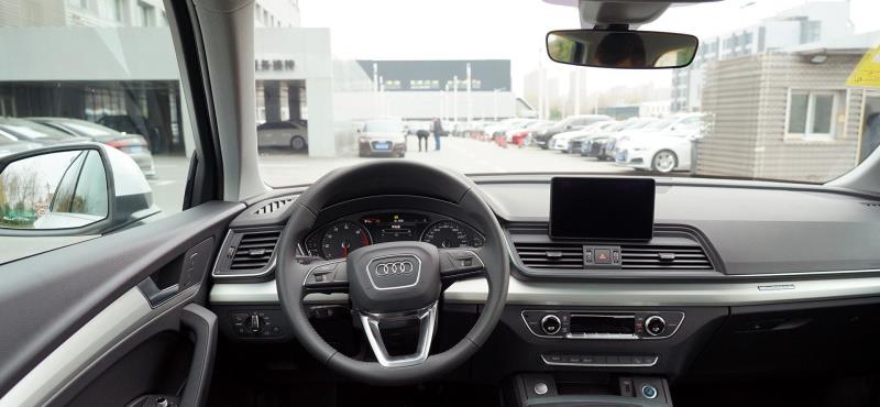 【奥迪Q5】奥迪20款奥迪Q5L最低配裸车价313400元，不加装，这价值得买吗？