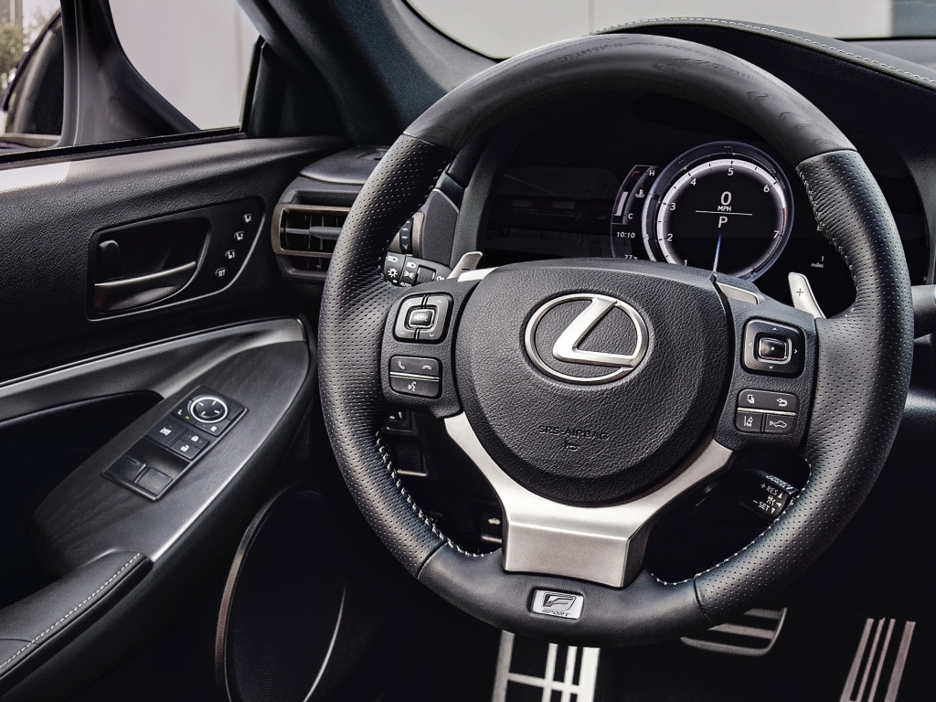 雷克萨斯|雷克萨斯“小号”ES来了！2.0T+8AT，比宝马4系更运动