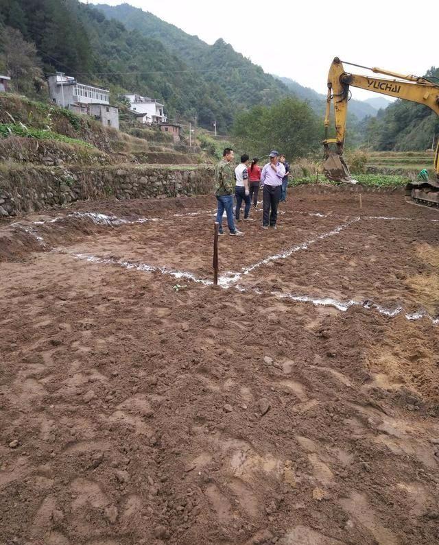 我与老公28万在农村自建新房, 村里人都夸我们房子是最好的