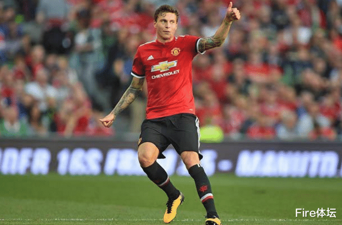 曼联|曼联2-2看清一人！25岁铁卫无身体无技术，靠他复兴简直是笑话