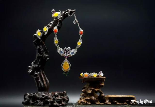 ▲江苏第四届玉石文化节上,来自全国各地的大师之作,一饱眼福