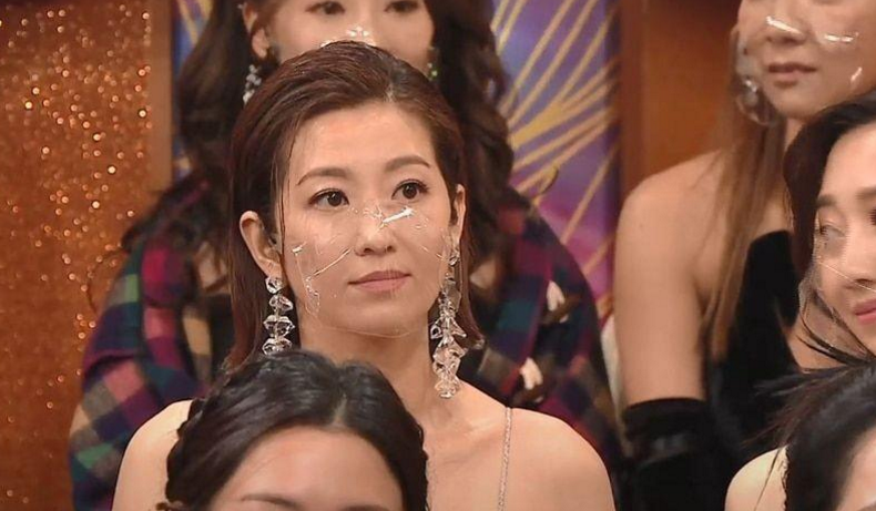TVB頒獎禮女星穿搭很吸睛，可惜全屏皆贅肉，何雁詩肌肉腿搶鏡-圖3
