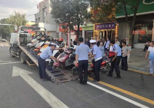 驾照▲“禁摩令”再升级!有驾照扣分,没驾照罚钱,车主:为啥不停产?