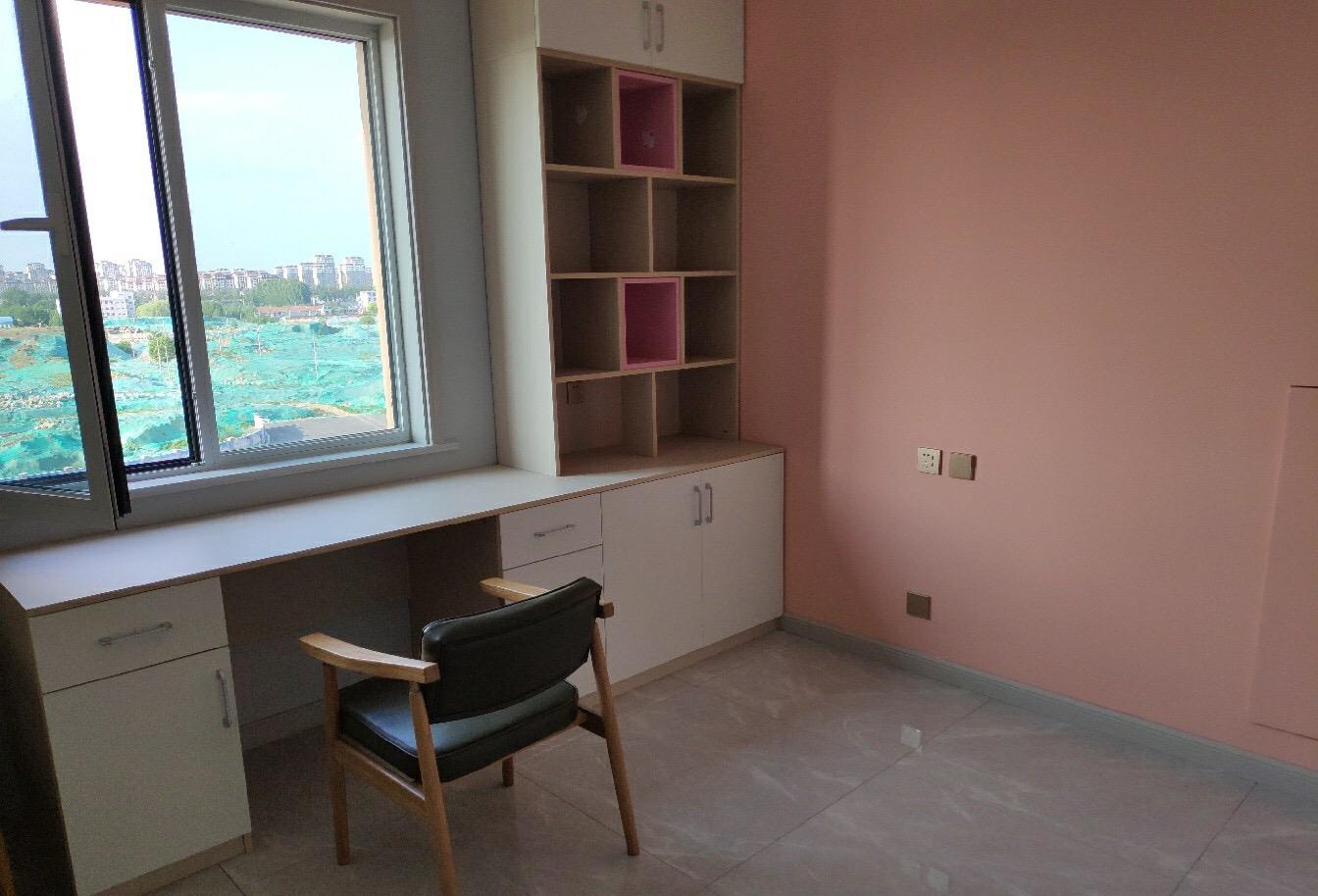 ：126平新房，全屋定制很满意，入户鞋柜很实用，餐厅设卡座很抢眼