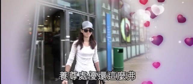 『徐子珊』徐子珊退出娱乐圈后首露面身形暴瘦，逛超市不戴口罩还用手摸嘴巴