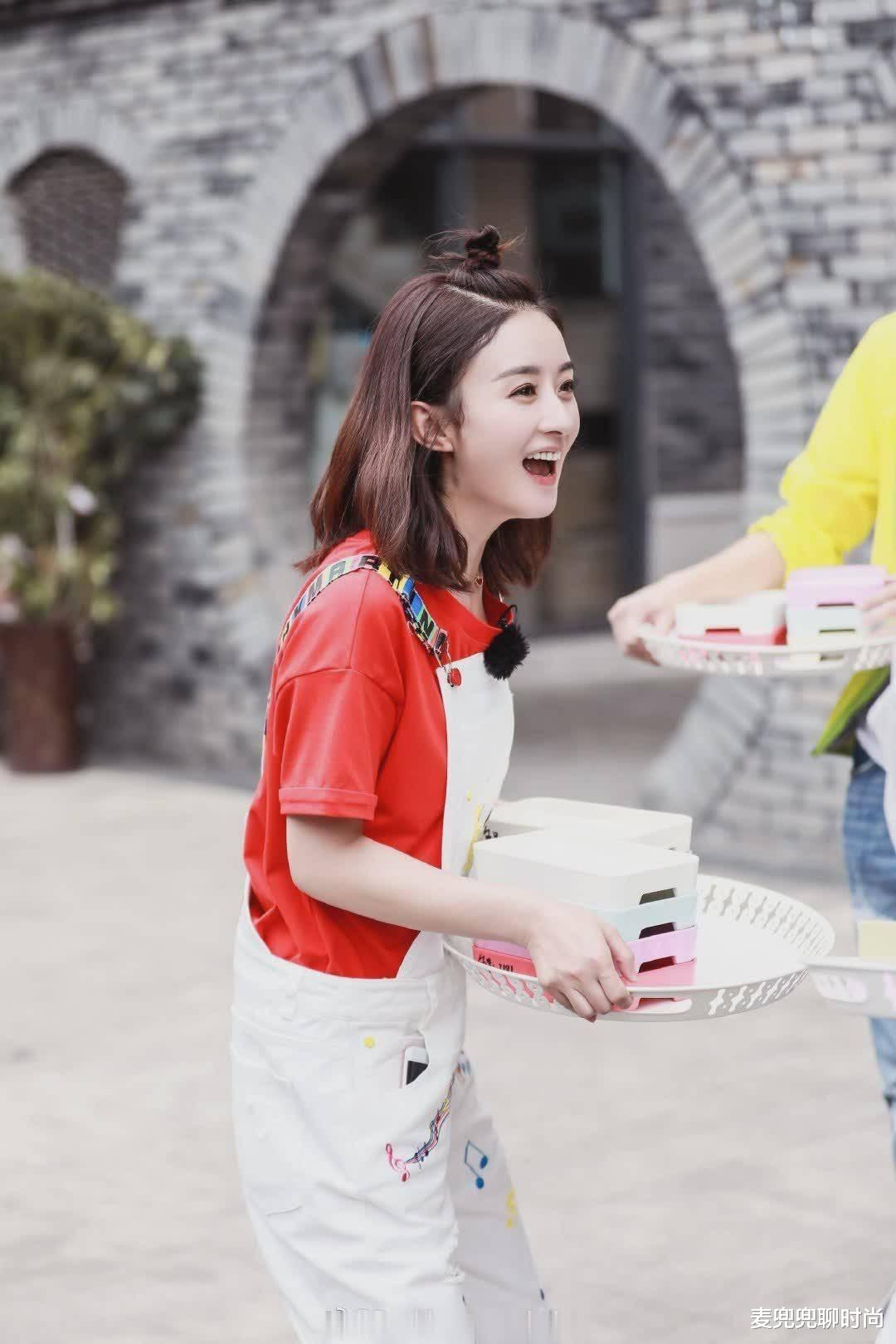 「丸子头」“丸子头”早就过时了!今年开始流行“樱桃头”,8成女生都适合