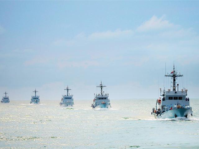 南海|10月14日，解放军亮宣布执行军事任务，外交部：美不要轻举妄动