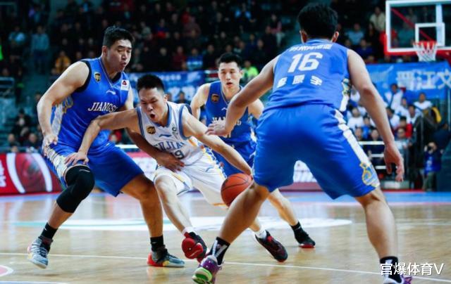 『尼克·克耶高斯』曝CBA名将选择退役！与王哲林搭档8年 是球队传奇后卫