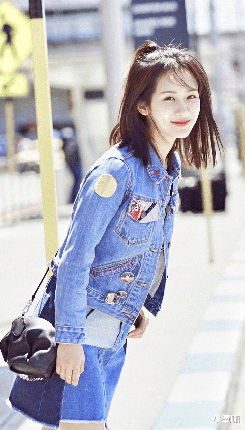 「发型」被杨紫新发型美到，留长发海边拍照，瘦成锥子脸颜值高