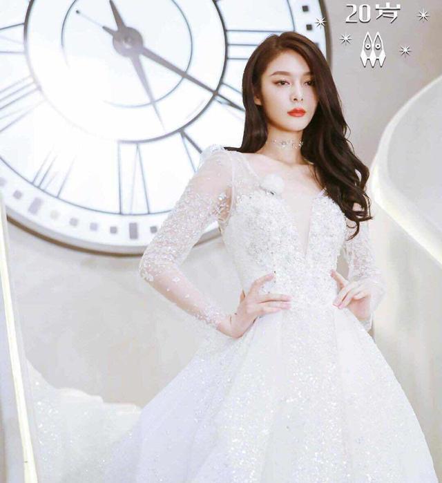#杨超越#《横冲直撞的二十岁》热播，\杨超越\怼恶评，网友直言就是个花瓶
