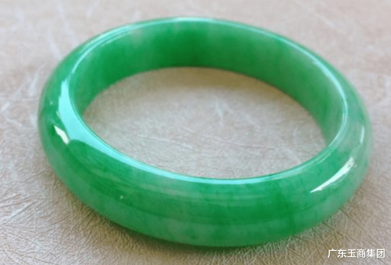 翡翠|翡翠豆种、糯种、冰种的区别，说得太透了！