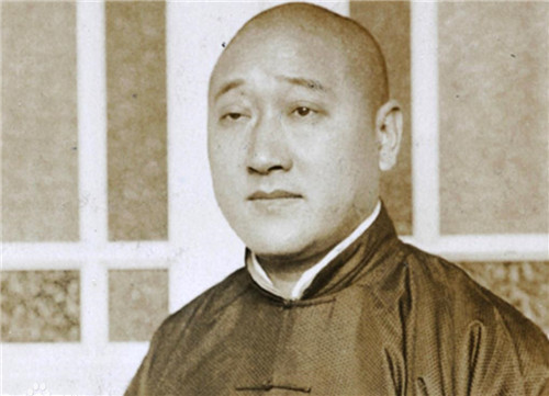 |他22天收复百万领土,却在睡觉时被杀,如今坟头长满杂草都无人理