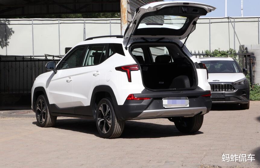 「SUV」又一“年轻”SUV上市!入门直接配1.5T,个性外观,7.28万要啥XRV