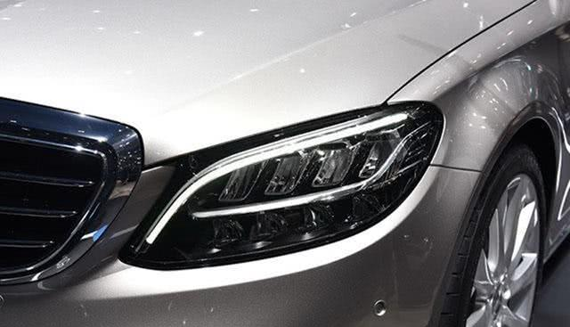 迈巴赫：奔驰这次真火了！买不起迈巴赫选它，配无框门不足30万，奥迪A6都眼红了