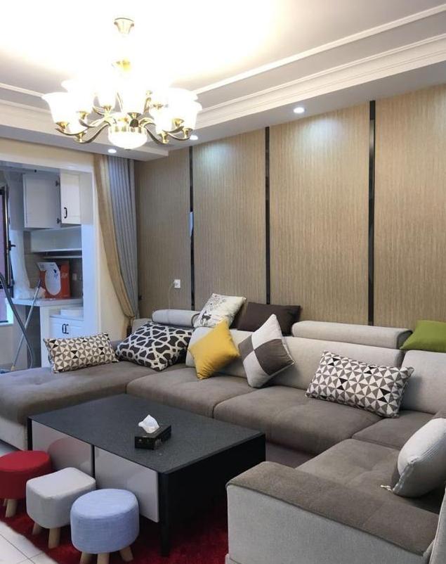 ▲装修为省钱，石膏线做吊顶、电视墙！完工效果令人拍手称绝
