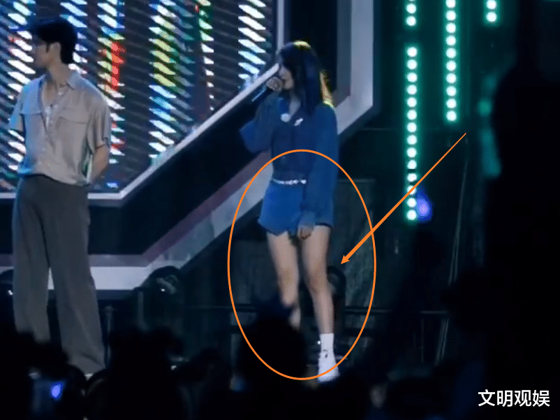 金子涵|《完美的夏天》办音乐节,当金子涵出现路人镜头里,身材认真的?