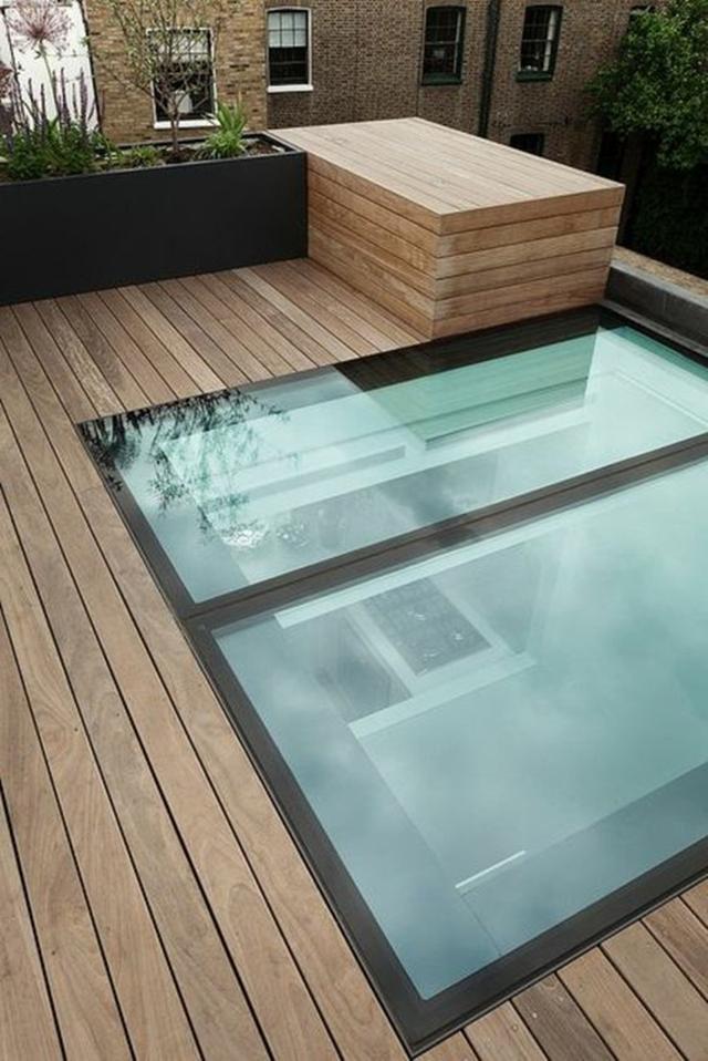 『』私人露台别全铺防腐木，又丑又不实用，有钱人家都装一条玻璃栈道