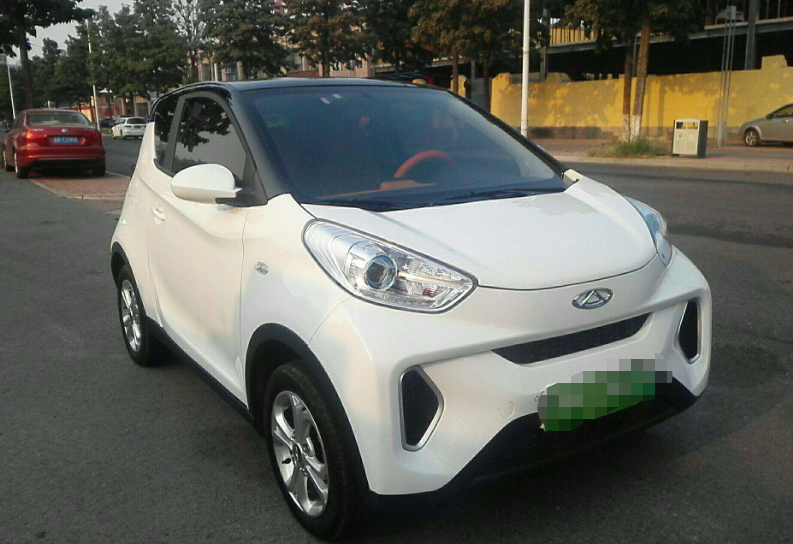 本田飞度|小蚂蚁追尾本田飞度，两车车损天差地别，车主：这就是国产质量