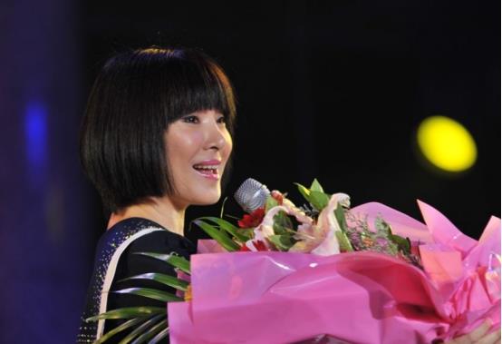 #杨臣刚#一首歌“吃”一辈子的歌星，上台几乎都唱一首歌，你听过几首？