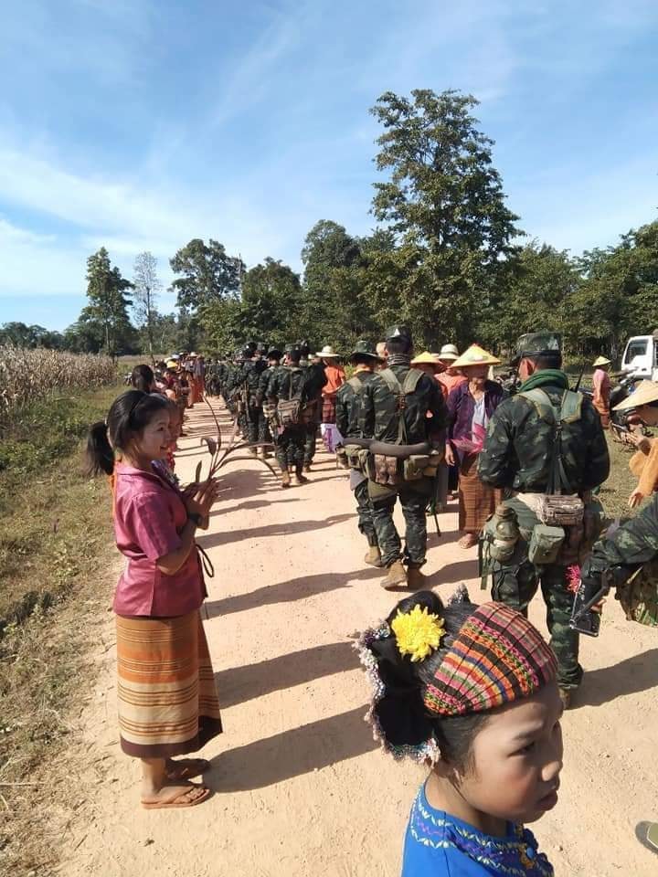 緬甸少數民族武裝南撣邦軍增兵前線受到本族群眾夾道歡迎-圖3
