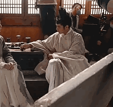 杨紫|吴亦凡多“宠”杨紫?花絮中视线都不舍得移开,一股恋爱的酸臭味