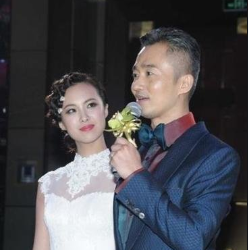 央视|她是央视最美主持，24岁嫁42岁丈夫，今对患病丈夫不离不弃