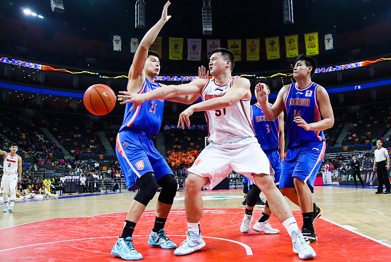 『朱芳雨』朱芳雨直播说出最喜欢的球员，却不是易建联，而是默默无闻的他？