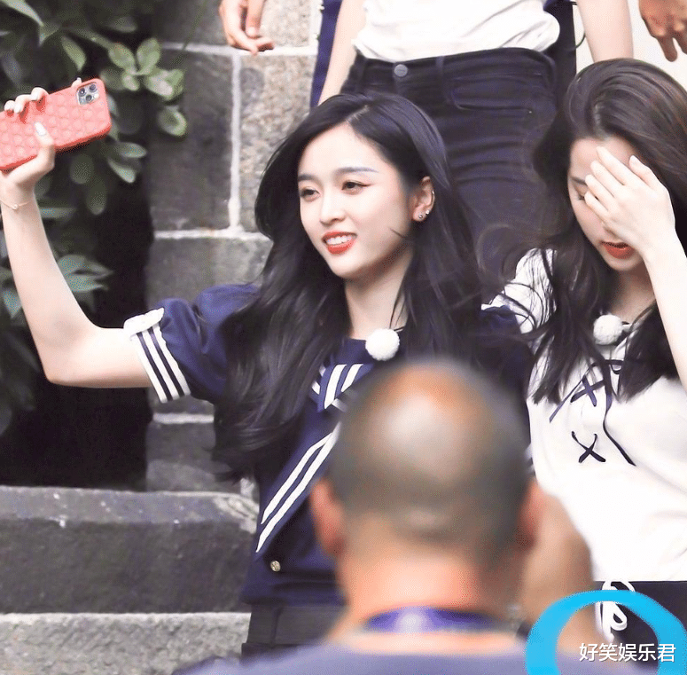 吴宣仪|《跑男》欧阳娜娜吴宣仪同框，简直不要太养眼，baby这次真的输了