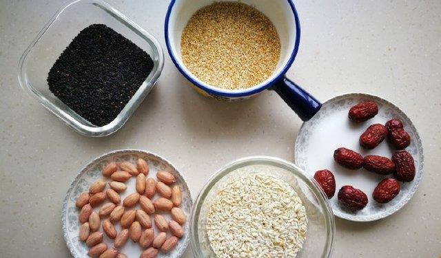 「红枣」每天一碗胜过吃补药，高钙高营养，比牛奶养人，全家喝都很好！