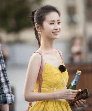 夏洛特烦恼|赵露思“女演员都很瘦，一上镜就显胖”。滤镜放大的是观众的目光